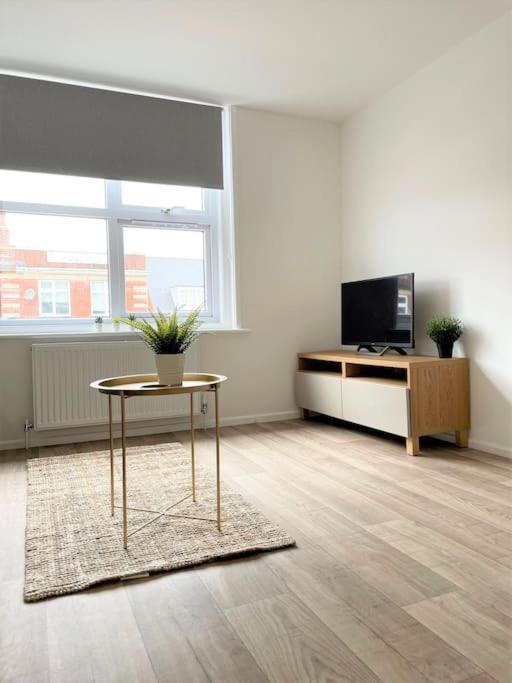 Bright&Spacious Central Apartment, SLEEPS 3 - Parking included Bournemouth Exterior foto